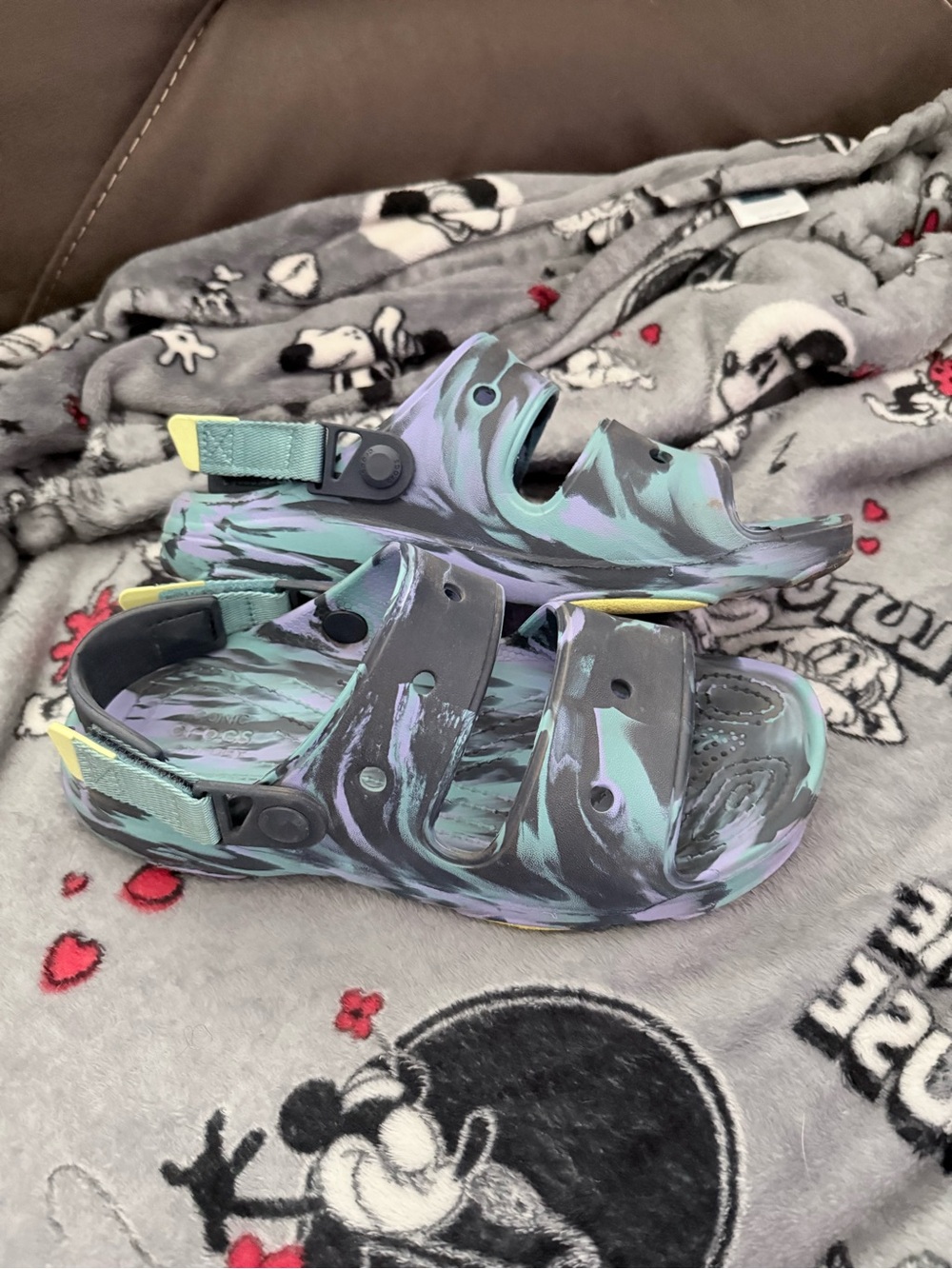 CROC SANDALS
